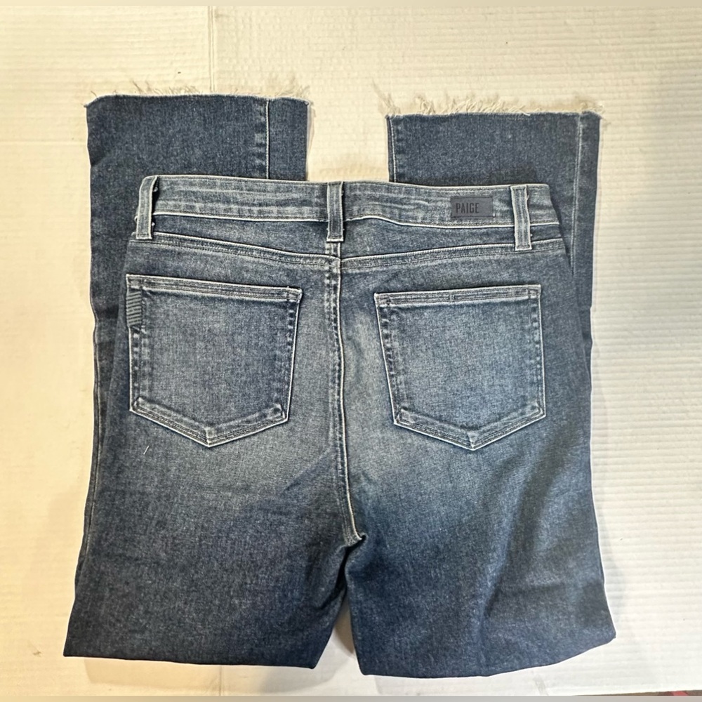 PAIGE Jeans Colette Crop Flare Blue Distressed Bottom Faded Size 30 Pre-owned‎ - Picture 8 of 15